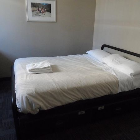 Base Brisbane Embassy Vandrarhem Exteriör bild