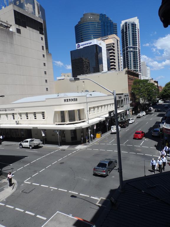 Base Brisbane Embassy Vandrarhem Exteriör bild
