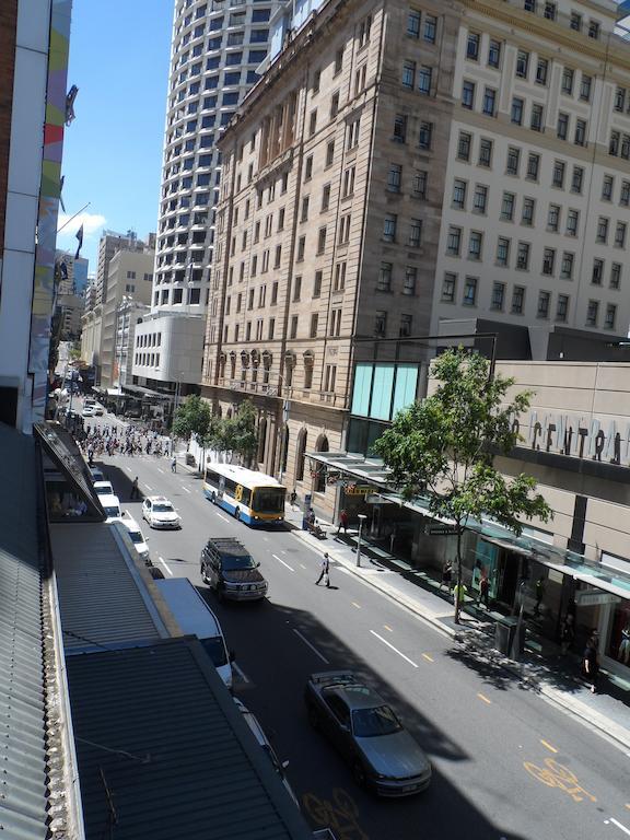 Base Brisbane Embassy Vandrarhem Exteriör bild