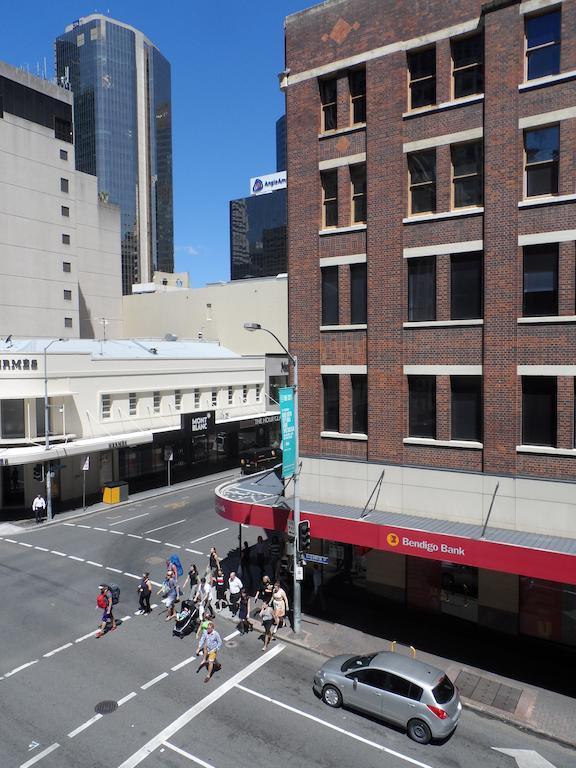 Base Brisbane Embassy Vandrarhem Exteriör bild