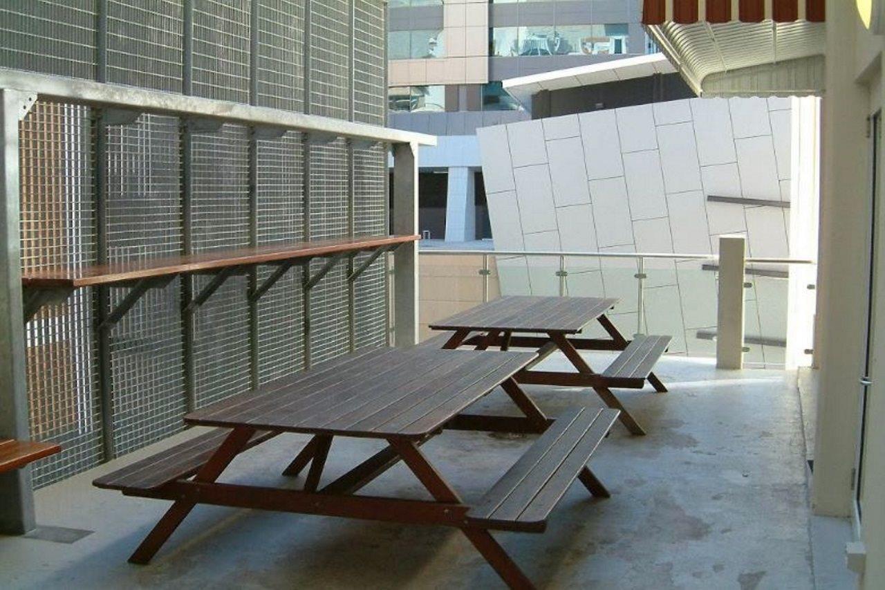 Base Brisbane Embassy Vandrarhem Exteriör bild